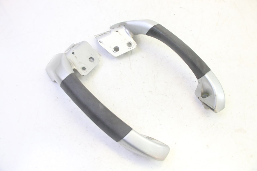 photo de POIGNEE ARRIERE PIAGGIO MP3 RL 250 (2007 - 2010) - Vue principale