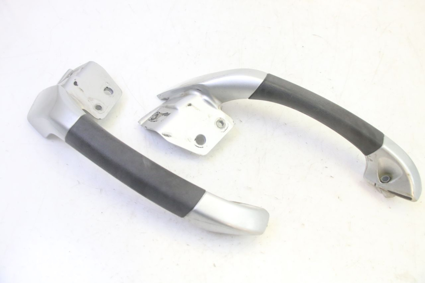 photo de POIGNEE ARRIERE PIAGGIO MP3 RL 250 (2007 - 2010) - Détail de la pièce