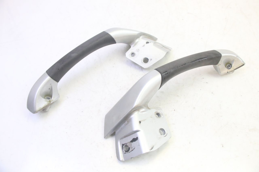 photo de POIGNEE ARRIERE PIAGGIO MP3 RL 250 (2007 - 2010) - Zoom état d’usage