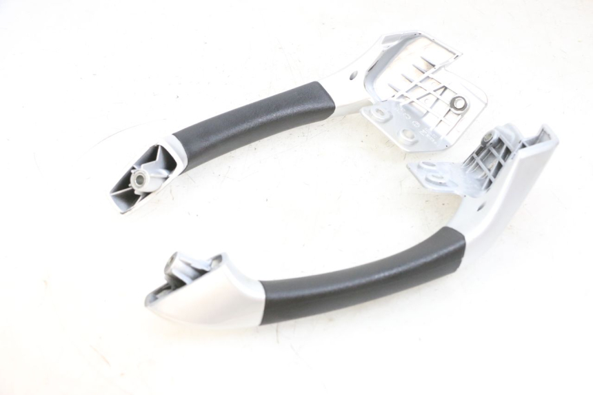 photo de POIGNEE ARRIERE PIAGGIO MP3 RL 250 (2007 - 2010) - Détail de la pièce