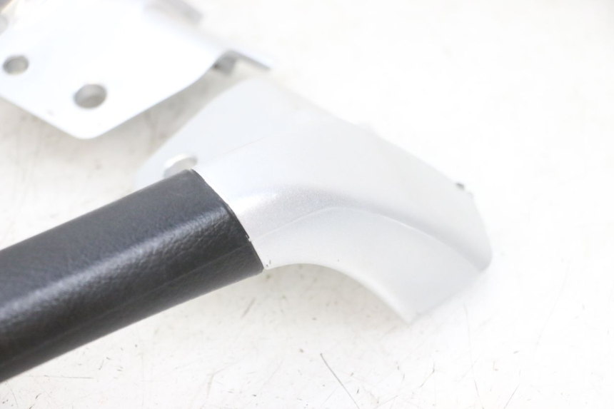 photo de POIGNEE ARRIERE PIAGGIO MP3 RL 250 (2007 - 2010) - Zoom composants