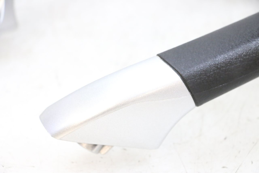 photo de POIGNEE ARRIERE PIAGGIO MP3 RL 250 (2007 - 2010) - Photo complémentaire