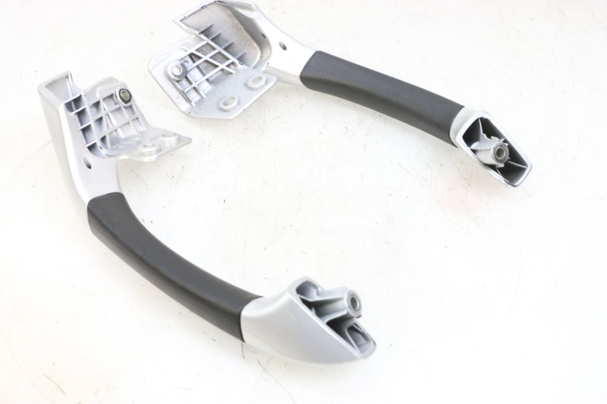 photo de POIGNEE ARRIERE PIAGGIO MP3 RL 250 (2007 - 2010) - Zoom état d’usage