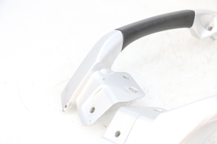 photo de POIGNEE ARRIERE PIAGGIO MP3 RL 250 (2007 - 2010) - Marquages et références