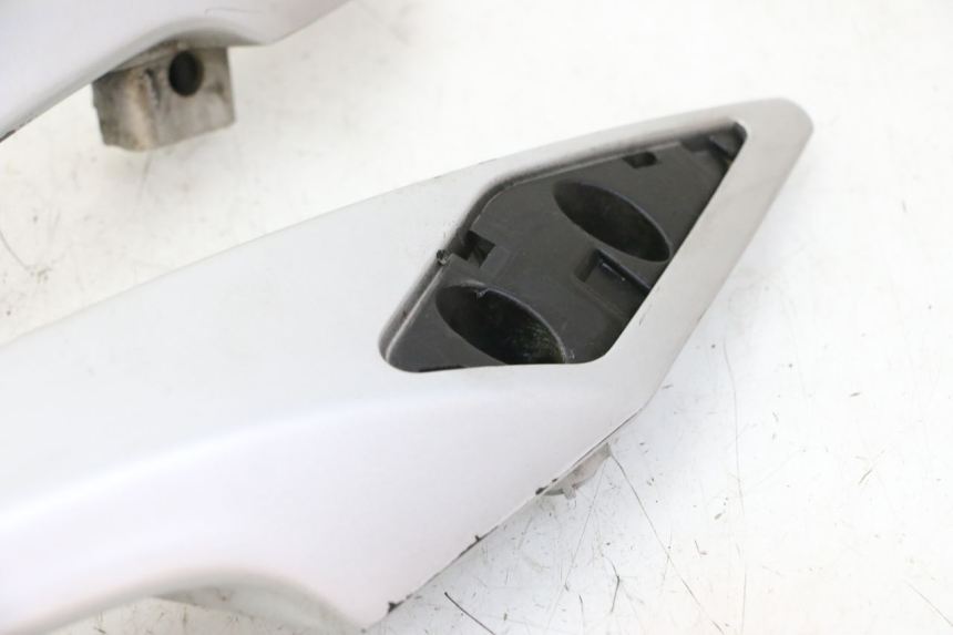 photo de POIGNEE ARRIERE PEUGEOT SATELIS 125 (2006 - 2009)