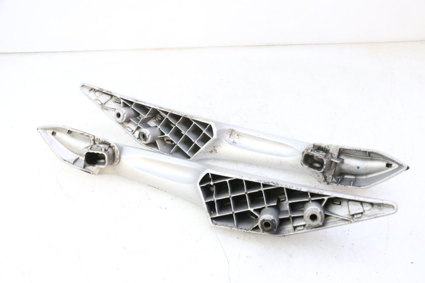 photo de POIGNEE ARRIERE PEUGEOT SATELIS 125 (2006 - 2009)