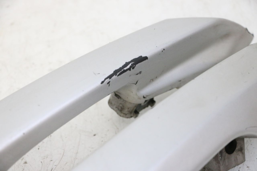 photo de POIGNEE ARRIERE PEUGEOT SATELIS 125 (2006 - 2009)