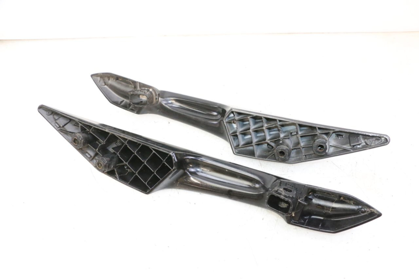 photo de POIGNEE ARRIERE PEUGEOT SATELIS 125 (2013 - 2018)