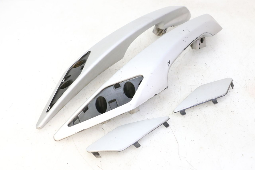 photo de POIGNEE ARRIERE PEUGEOT SATELIS 125 (2006 - 2009)