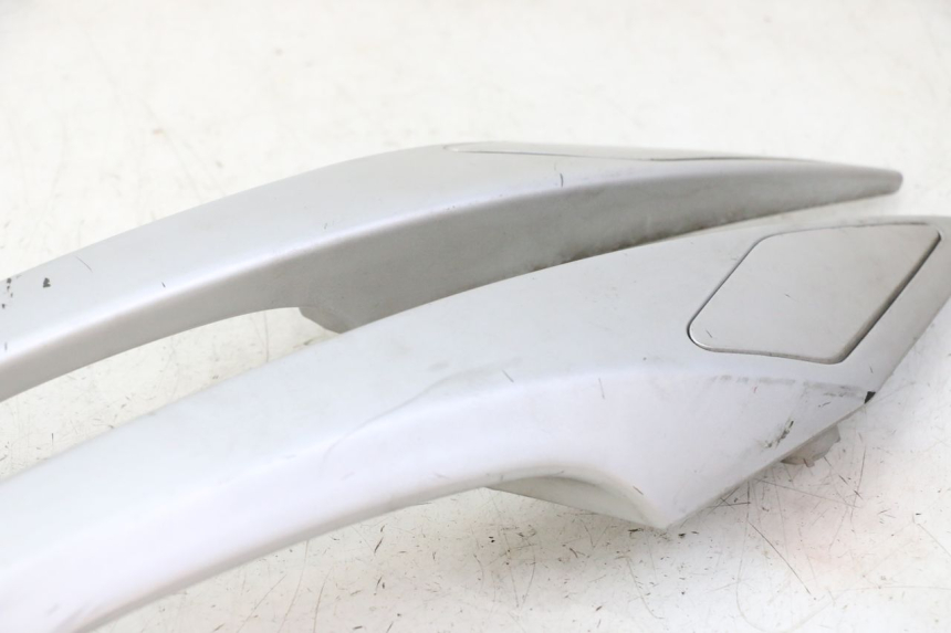 photo de POIGNEE ARRIERE PEUGEOT SATELIS 125 (2006 - 2009)