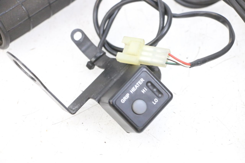 photo de POIGNEE DE GUIDON SUZUKI BURGMAN 650 (2013 - 2020)