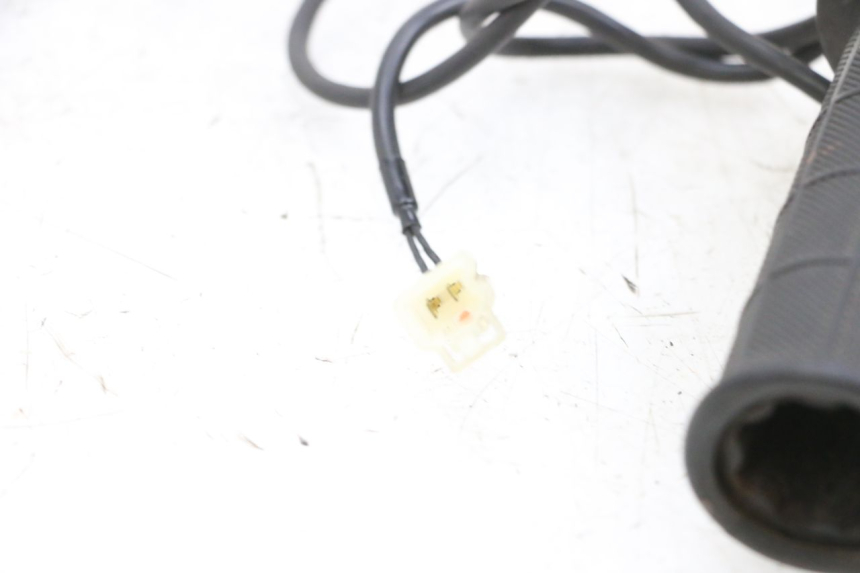 photo de POIGNEE DE GUIDON SUZUKI BURGMAN 650 (2013 - 2020)