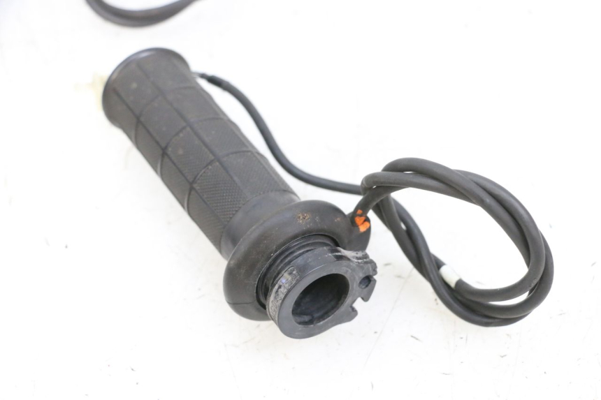 photo de POIGNEE DE GUIDON SUZUKI BURGMAN 650 (2013 - 2020)