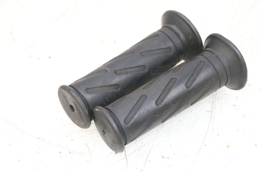 photo de POIGNEE DE GUIDON PEUGEOT KISBEE 4T 50 (2018 - 2022) - Vue principale