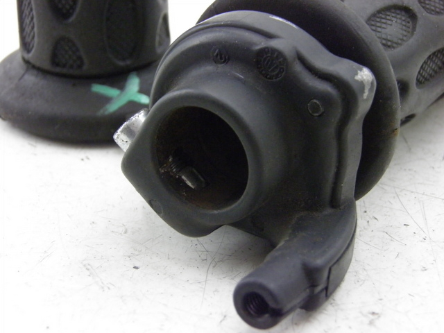 photo de POIGNEE DE GUIDON PIAGGIO MP3 RL 125 (2006 - 2014) - Zoom état d’usage