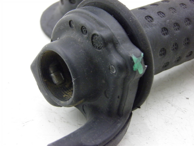 photo de POIGNEE DE GUIDON PIAGGIO X9 125 (2000 - 2003) - Zoom état d’usage