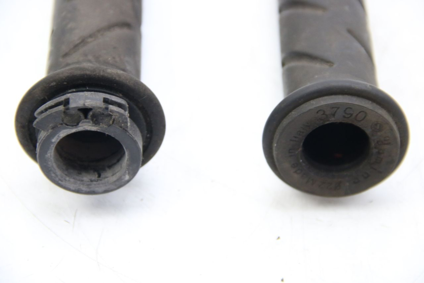 photo de POIGNEE DE GUIDON PEUGEOT SATELIS COMPRESSOR K15 125 (2006 - 2009)