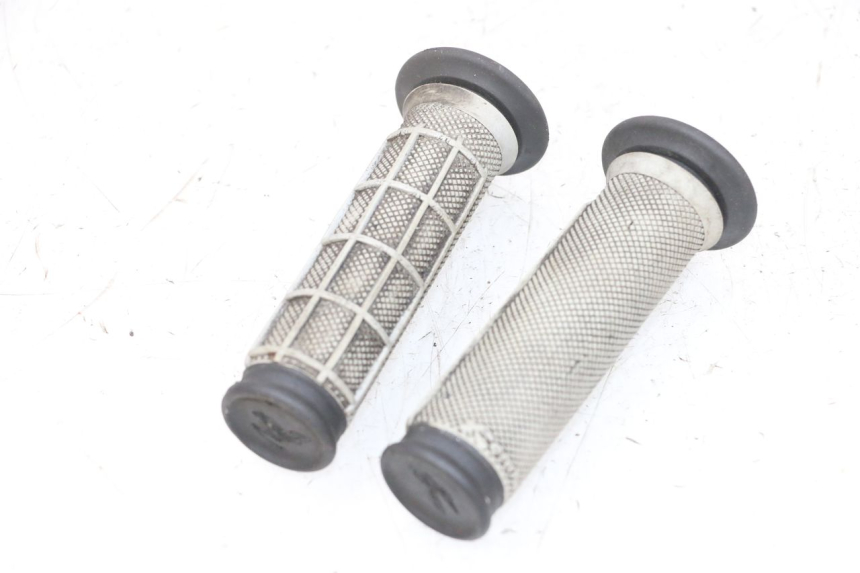 photo de POIGNEE DE GUIDON YAMAHA YFM R RAPTOR 250 (2008 - 2014) - Détail de la pièce