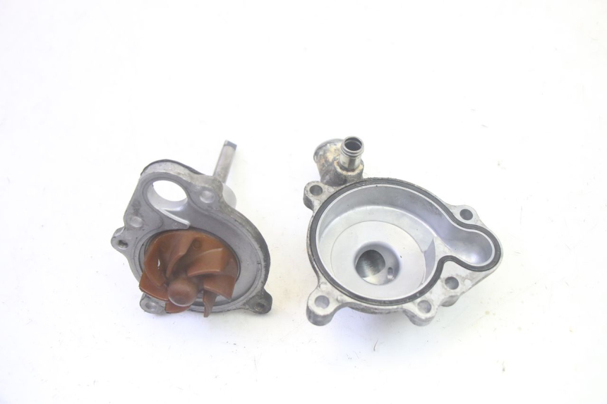 photo de POMPE A EAU SUZUKI BURGMAN EXECUTIVE ABS 650 (2006 - 2012) - Zoom état d’usage