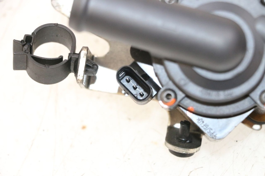 photo de POMPE A EAU PIAGGIO VESPA GTS SUPER IE 125 (2009 - 2016) - Gros plan technique