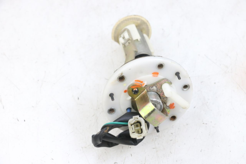 photo de POMPE A ESSENCE KYMCO AGILITY 16+ 4T 50 (2018 - 2023) - Gros plan technique