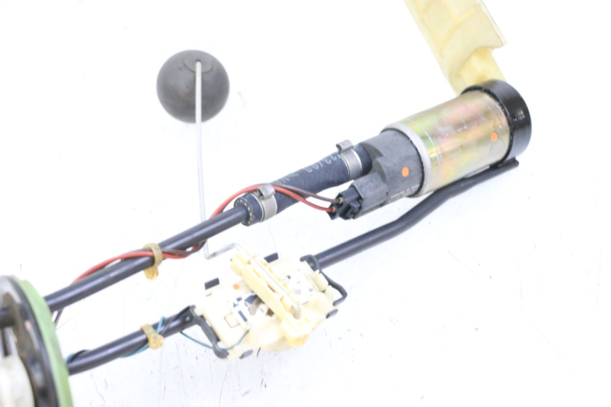 photo de POMPE A ESSENCE BMW C1 125 (2000 - 2003)