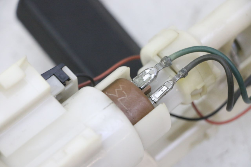 photo de POMPE A ESSENCE SUZUKI BURGMAN 125 (2007 - 2014)