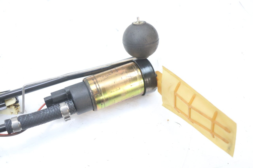 photo de POMPE A ESSENCE BMW C1 125 (2000 - 2003)