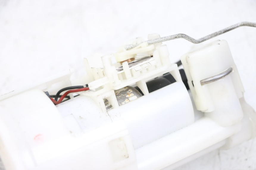 photo de POMPE A ESSENCE YAMAHA FJR ABS 1300 (2006 - 2012) - Autre angle de vue