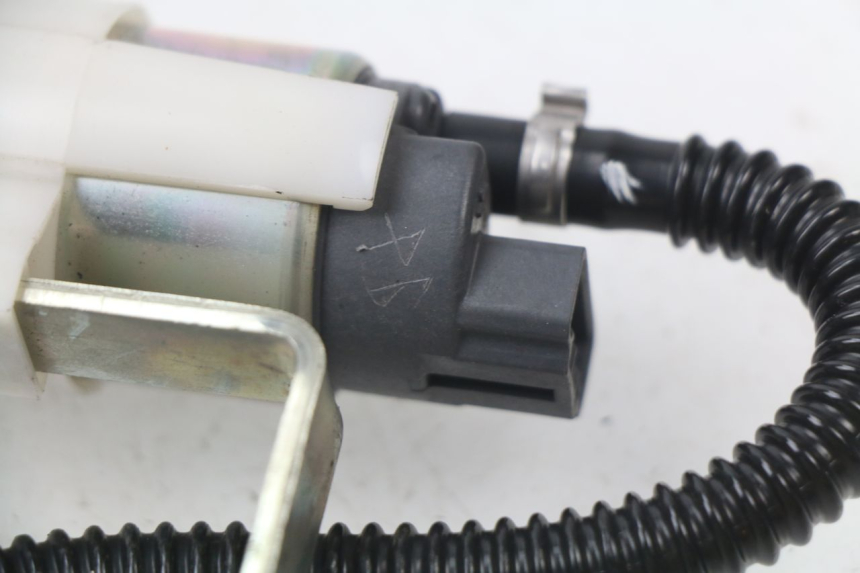 photo de POMPE A ESSENCE PIAGGIO MP3 LT 400 (2007 - 2012)