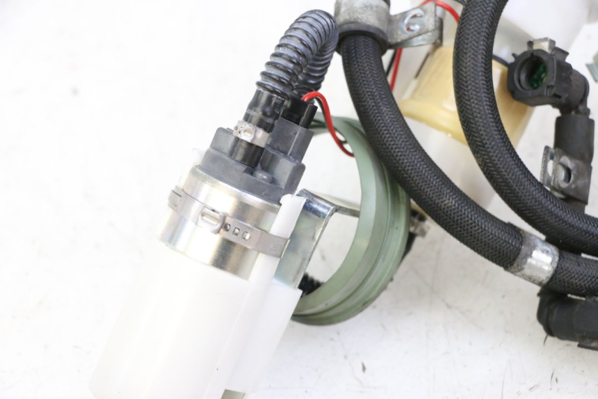 photo de POMPE A ESSENCE PIAGGIO MP3 500 (2014 - 2016)