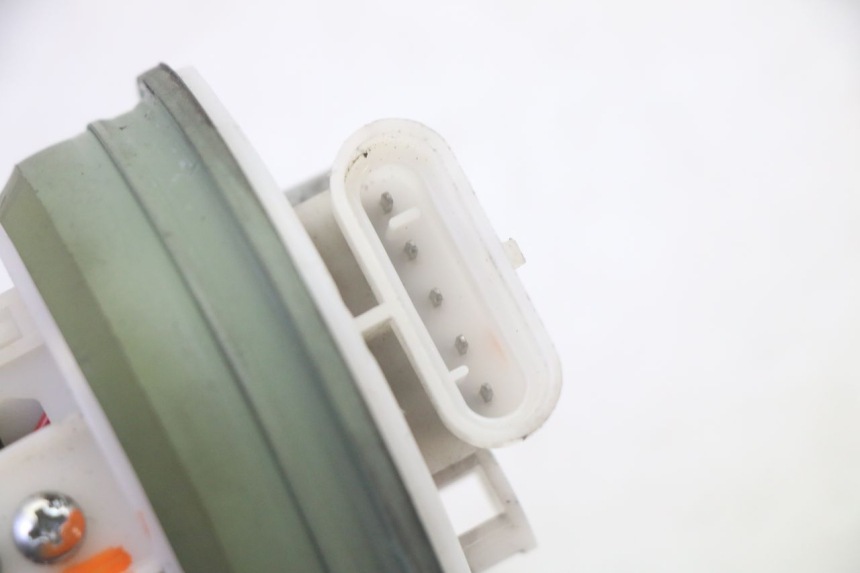 photo de POMPE A ESSENCE PIAGGIO MP3 500 (2016 - 2018) - Autre angle de vue