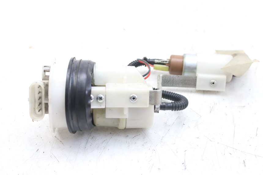 photo de POMPE A ESSENCE PIAGGIO MP3 RL 250 (2007 - 2010)