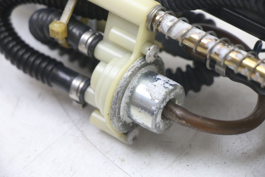 photo de POMPE A ESSENCE PEUGEOT SATELIS COMPRESSOR K15 125 (2006 - 2009)