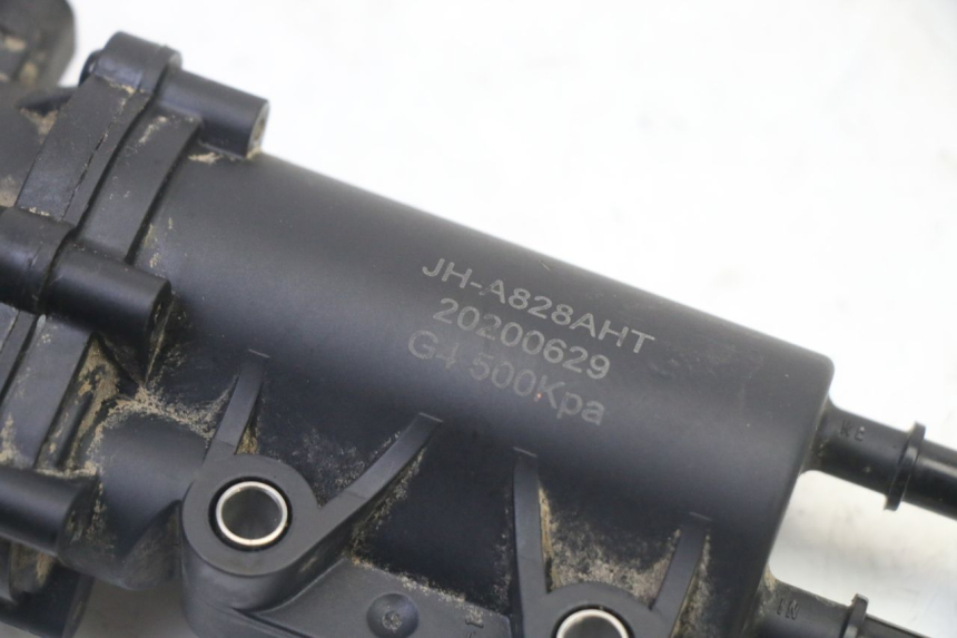 photo de POMPE A ESSENCE PEUGEOT STREETZONE I NAKED 2T 50 (2018 - 2020)