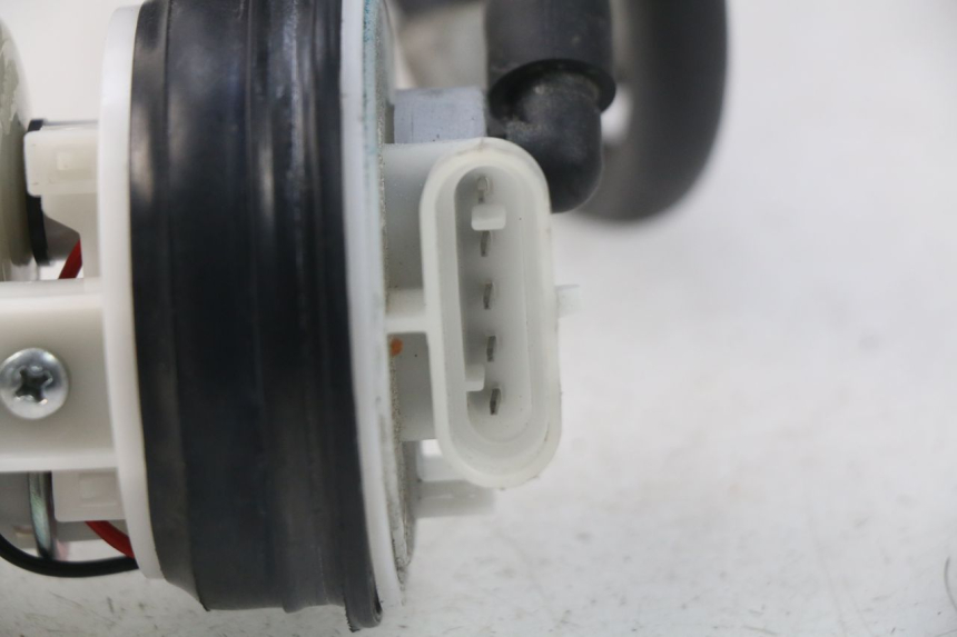 photo de POMPE A ESSENCE PIAGGIO VESPA LX IE 125 (2010 - 2012)