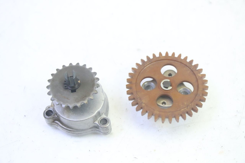 photo de POMPE A HUILE SUZUKI BURGMAN EXECUTIVE ABS 650 (2006 - 2012) - Détail de la pièce