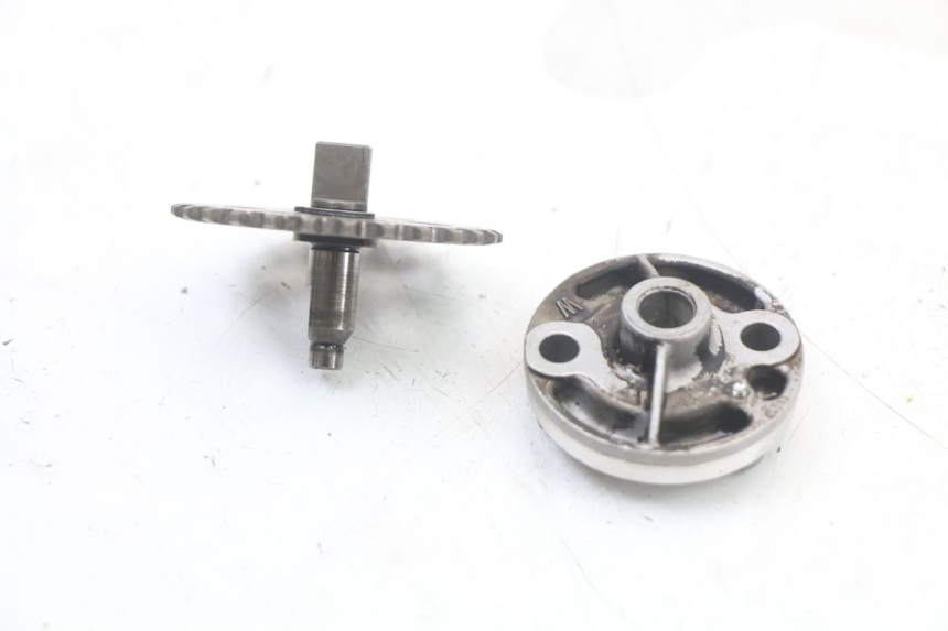 photo de POMPE A HUILE HONDA NES AROBASE 125 (2000 - 2003)