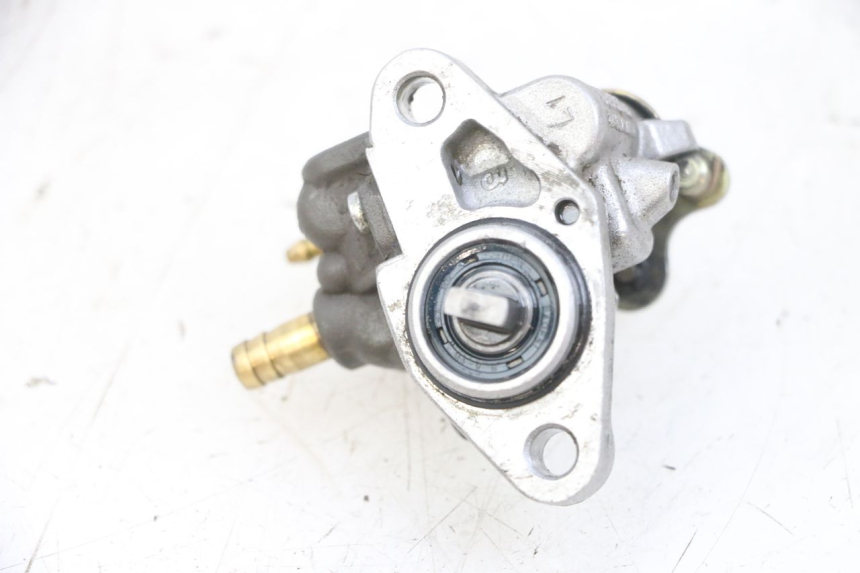 photo de POMPE A HUILE YAMAHA TZR 50 (2008 - 2016) - Autre angle de vue