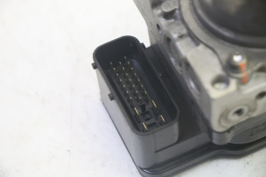 photo de POMPE ABS  SUZUKI BURGMAN EXECUTIVE ABS 650 (2006 - 2012) - Gros plan technique