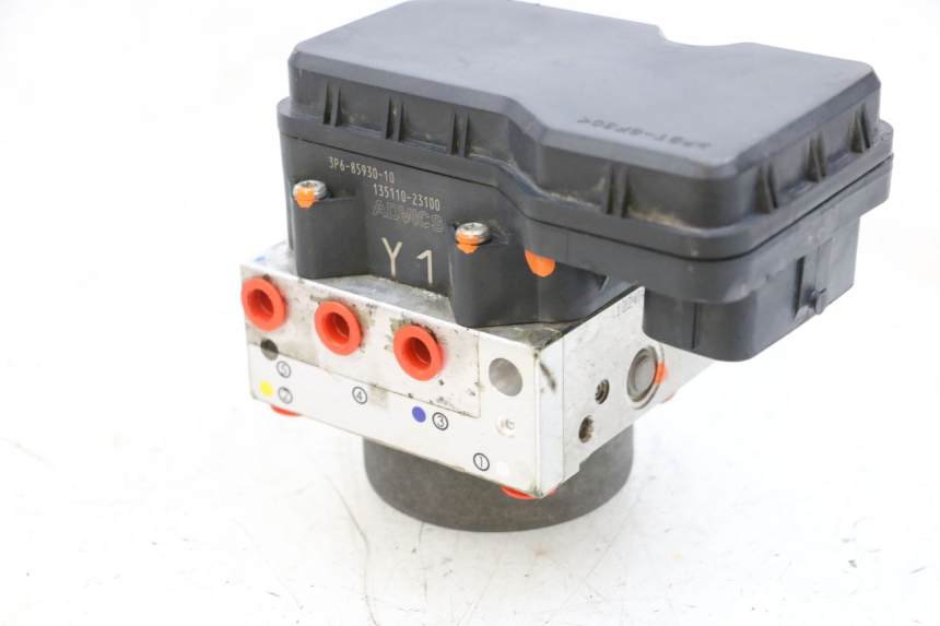 photo de POMPE ABS YAMAHA FJR ABS 1300 (2006 - 2012) - Gros plan technique