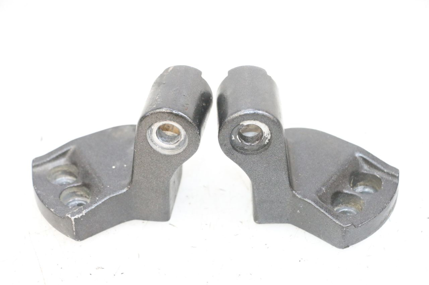 photo de PONTET DE GUIDON KAWASAKI GPX R WARBIRD 600 (1988 - 1993) - Gros plan technique