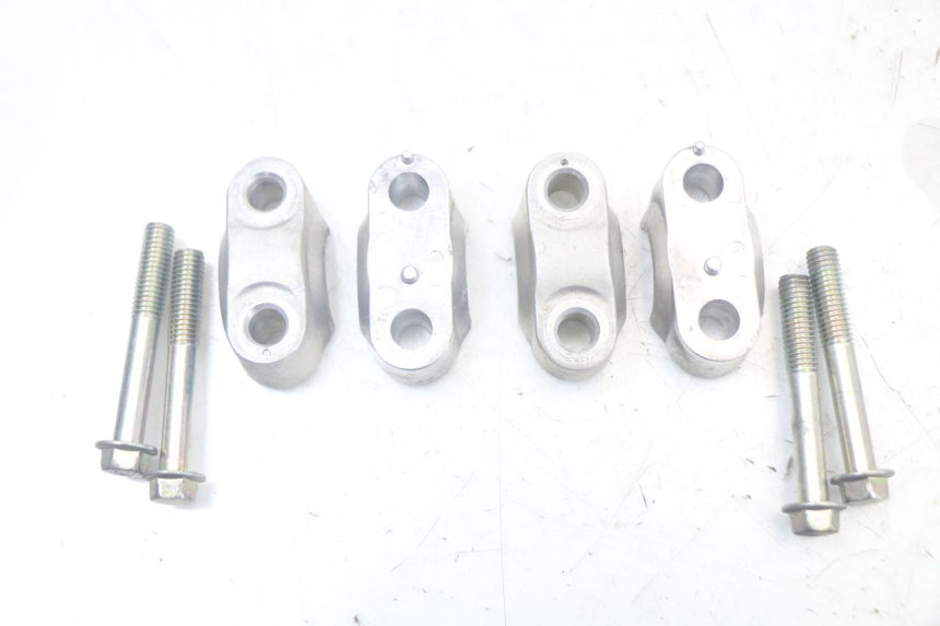 photo de PONTET DE GUIDON YAMAHA XMAX X-MAX ABS 125 (2017 - 2020)