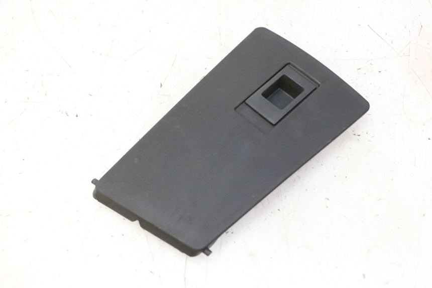 photo de PORTE BOITE A GANTS PEUGEOT CITYSTAR 50 (2013 - 2017)