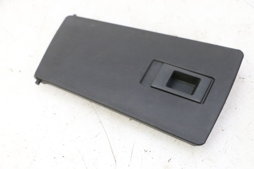 photo de PORTE BOITE A GANTS PEUGEOT CITYSTAR 50 (2013 - 2017)