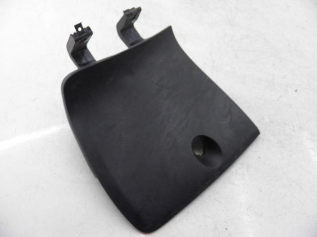 photo de PORTE BOITE A GANTS YAMAHA XMAX X-MAX 125 (2006 - 2009)