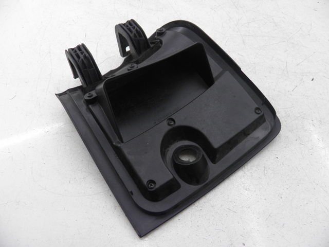 photo de PORTE BOITE A GANTS YAMAHA XMAX X-MAX 125 (2006 - 2009)