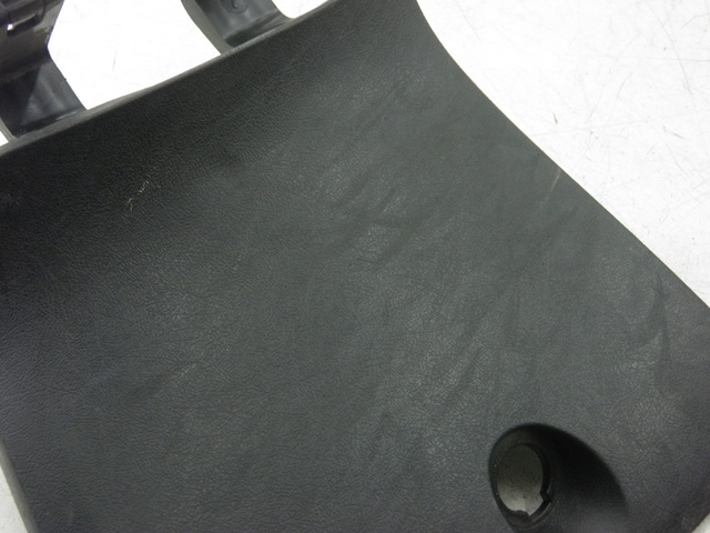 photo de PORTE BOITE A GANTS YAMAHA XMAX X-MAX 125 (2006 - 2009)