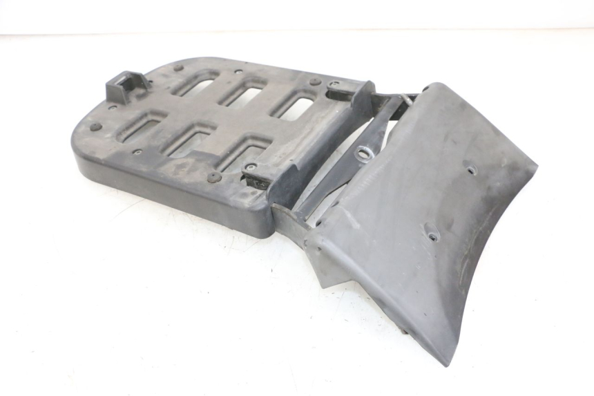 photo de PORTE PAQUET PIAGGIO MP3 RL 250 (2006 - 2010) - Vue d’ensemble