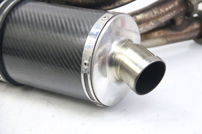 photo de POT ECHAPPEMENT YAMAHA FZS FAZER 600 (2001 - 2003) - Gros plan technique